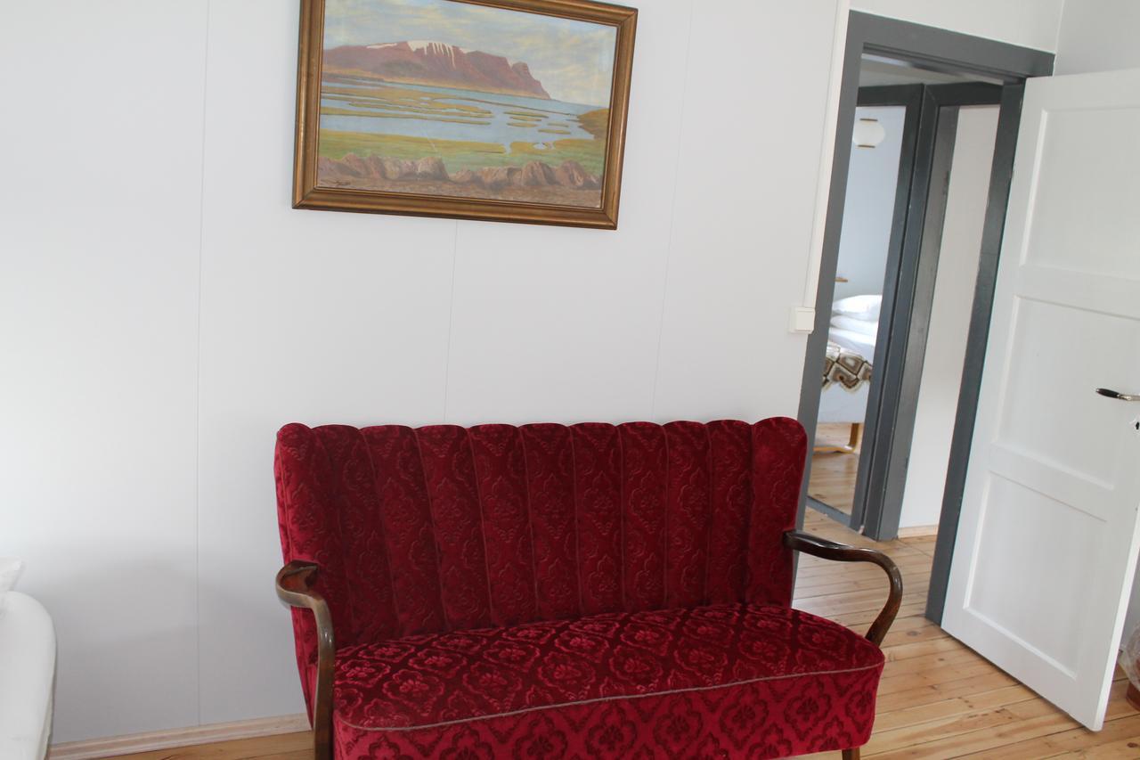 Midhop Guesthouse Thingeyrar Bagian luar foto