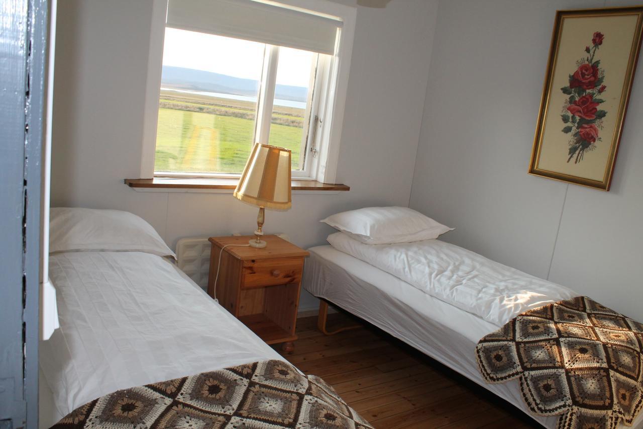 Midhop Guesthouse Thingeyrar Bagian luar foto