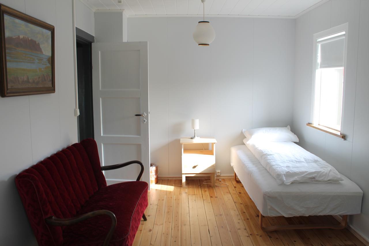 Midhop Guesthouse Thingeyrar Bagian luar foto